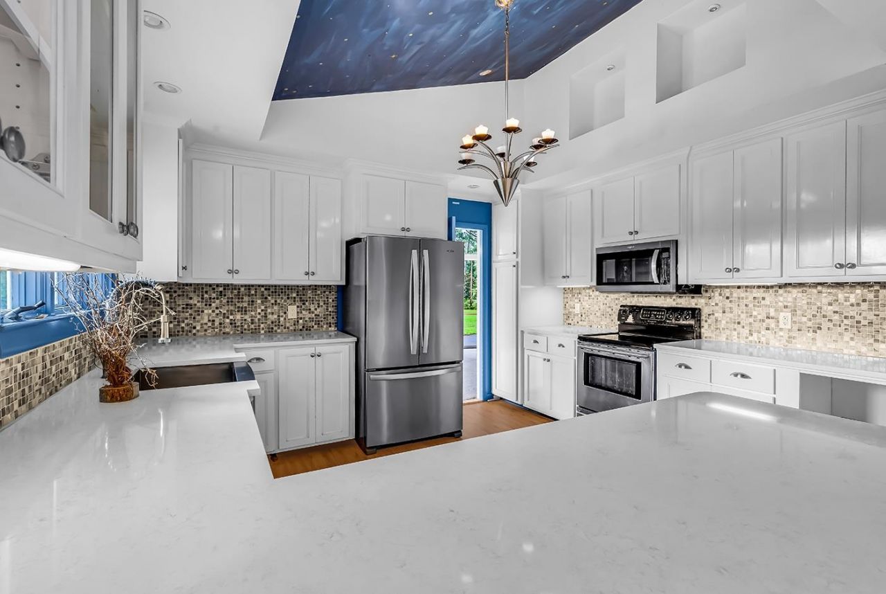 115 Green Lake Dr.  Photo 9