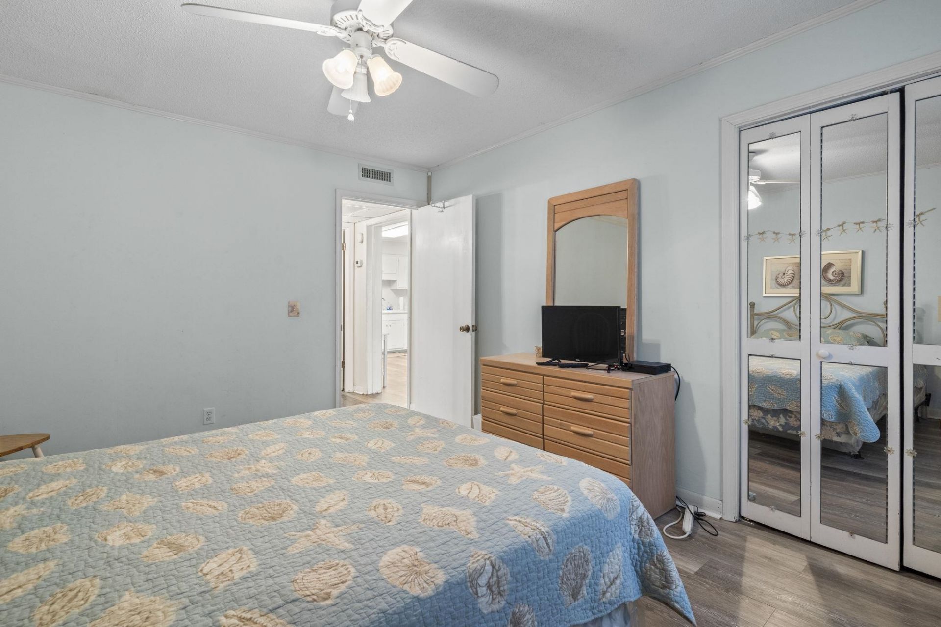 401 Hillside Dr. N Photo 13