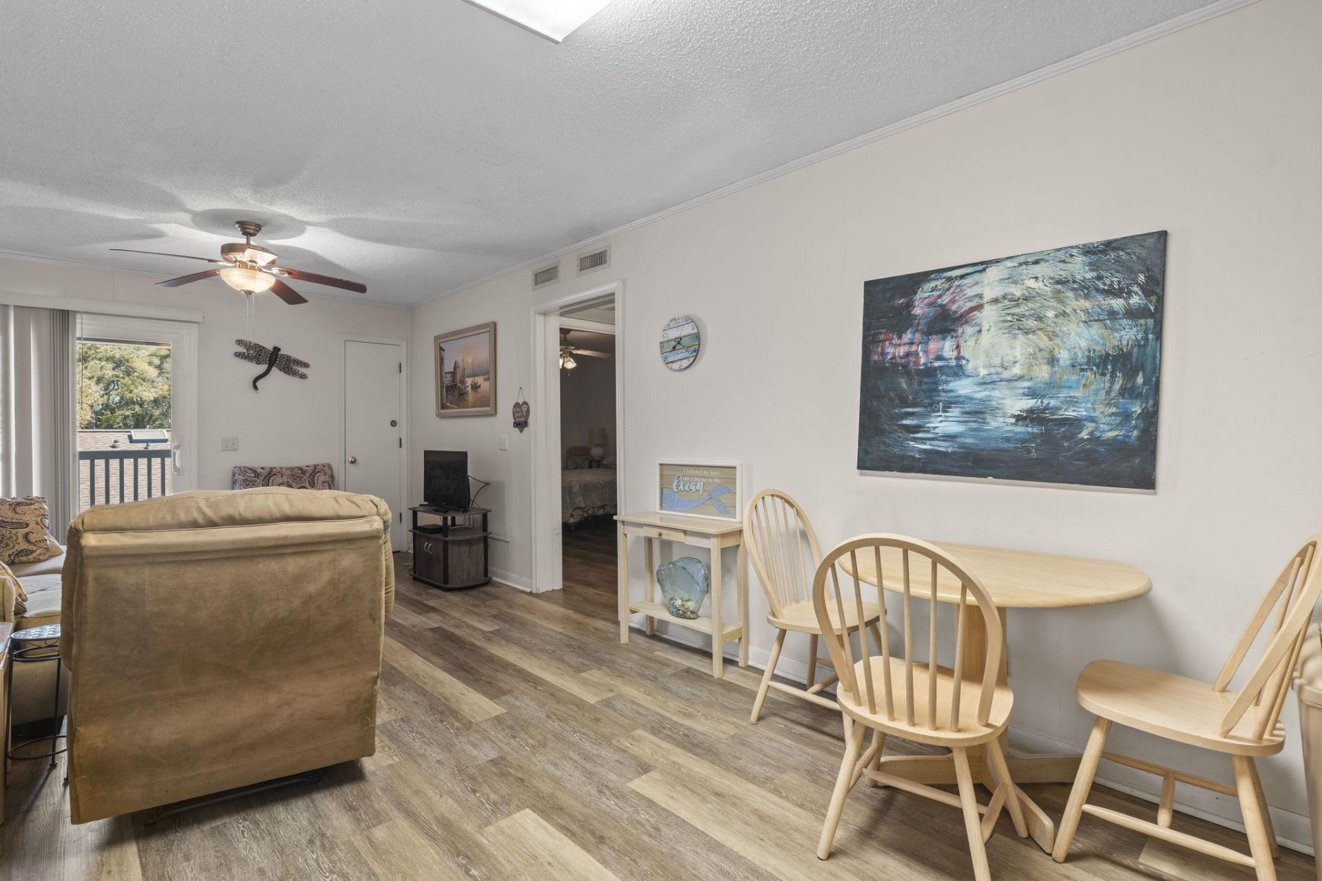 401 Hillside Dr. N Photo 7