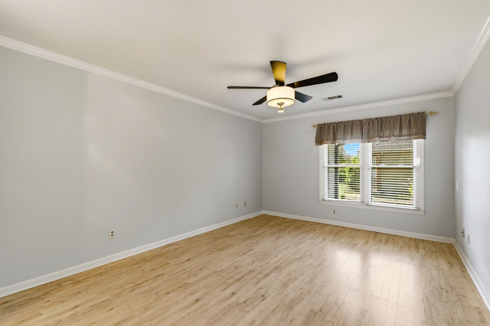 100 Laurelwood Ln. Photo 15