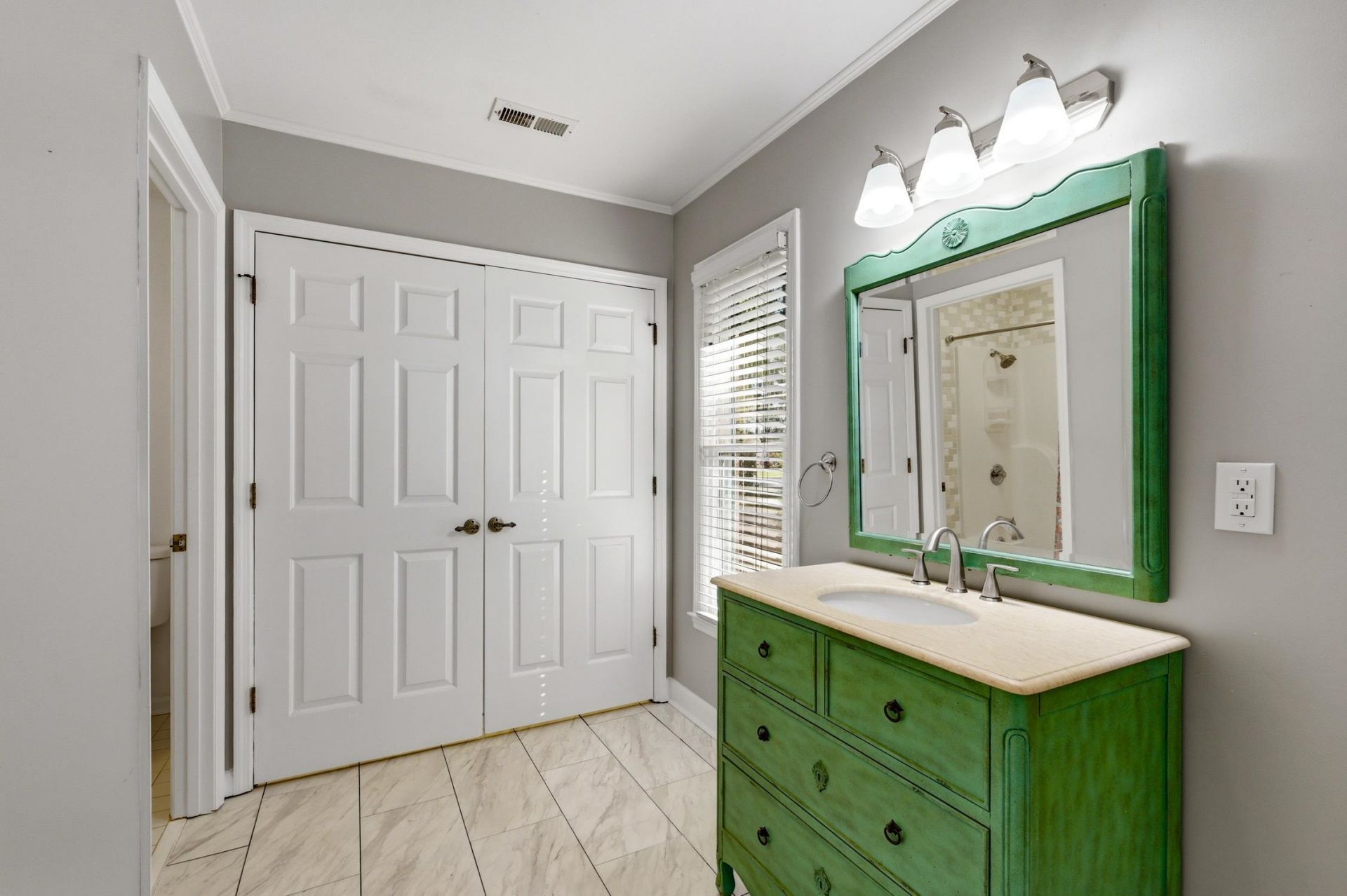 100 Laurelwood Ln. Photo 16