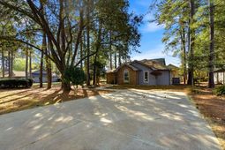 100 Laurelwood Ln. photo 4