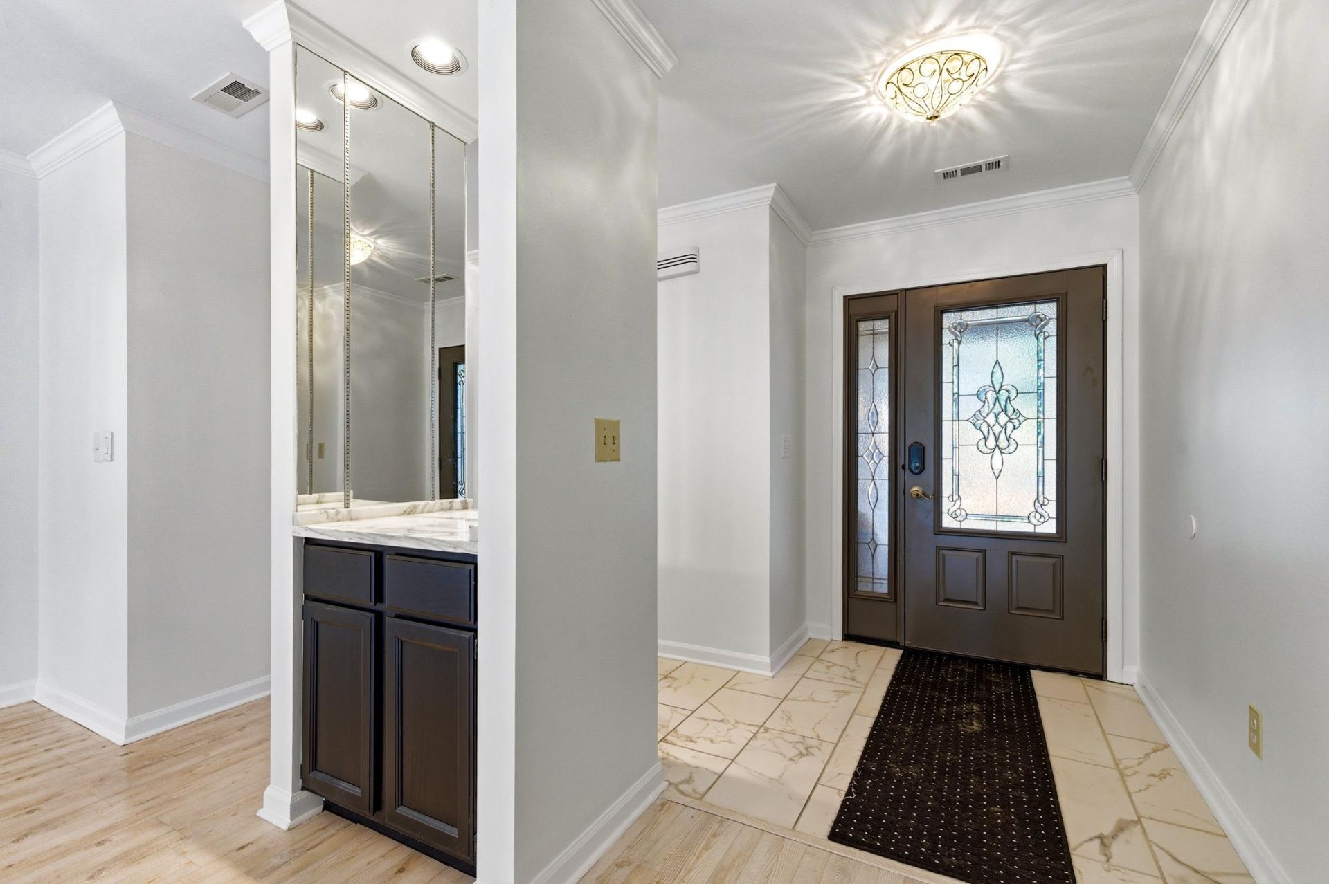 100 Laurelwood Ln. Photo 4