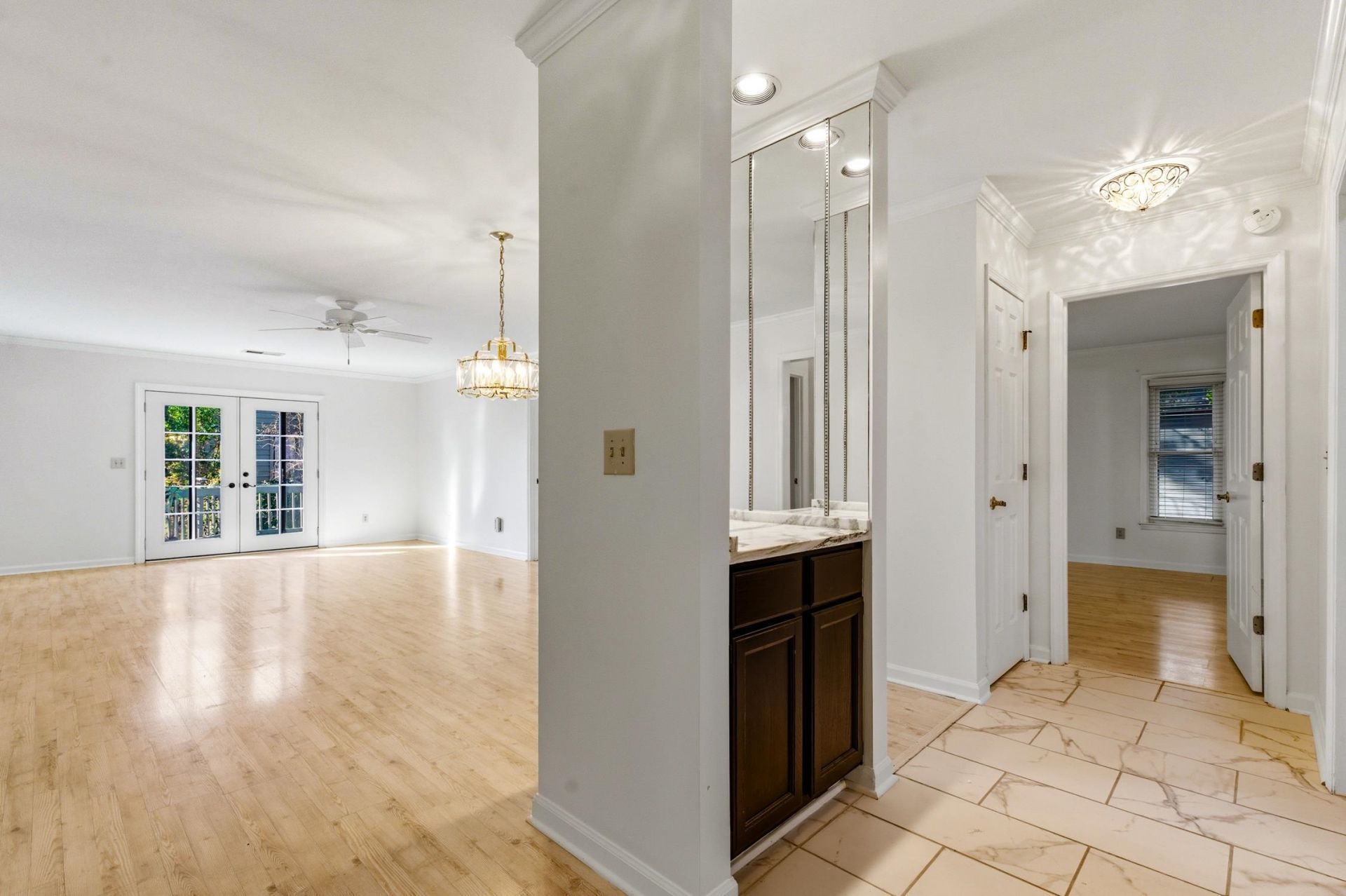 100 Laurelwood Ln. Photo 5