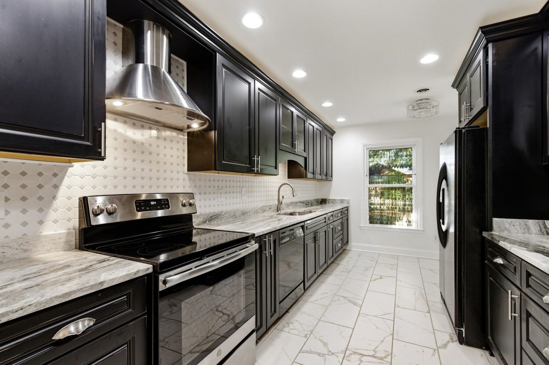 100 Laurelwood Ln. Photo 6