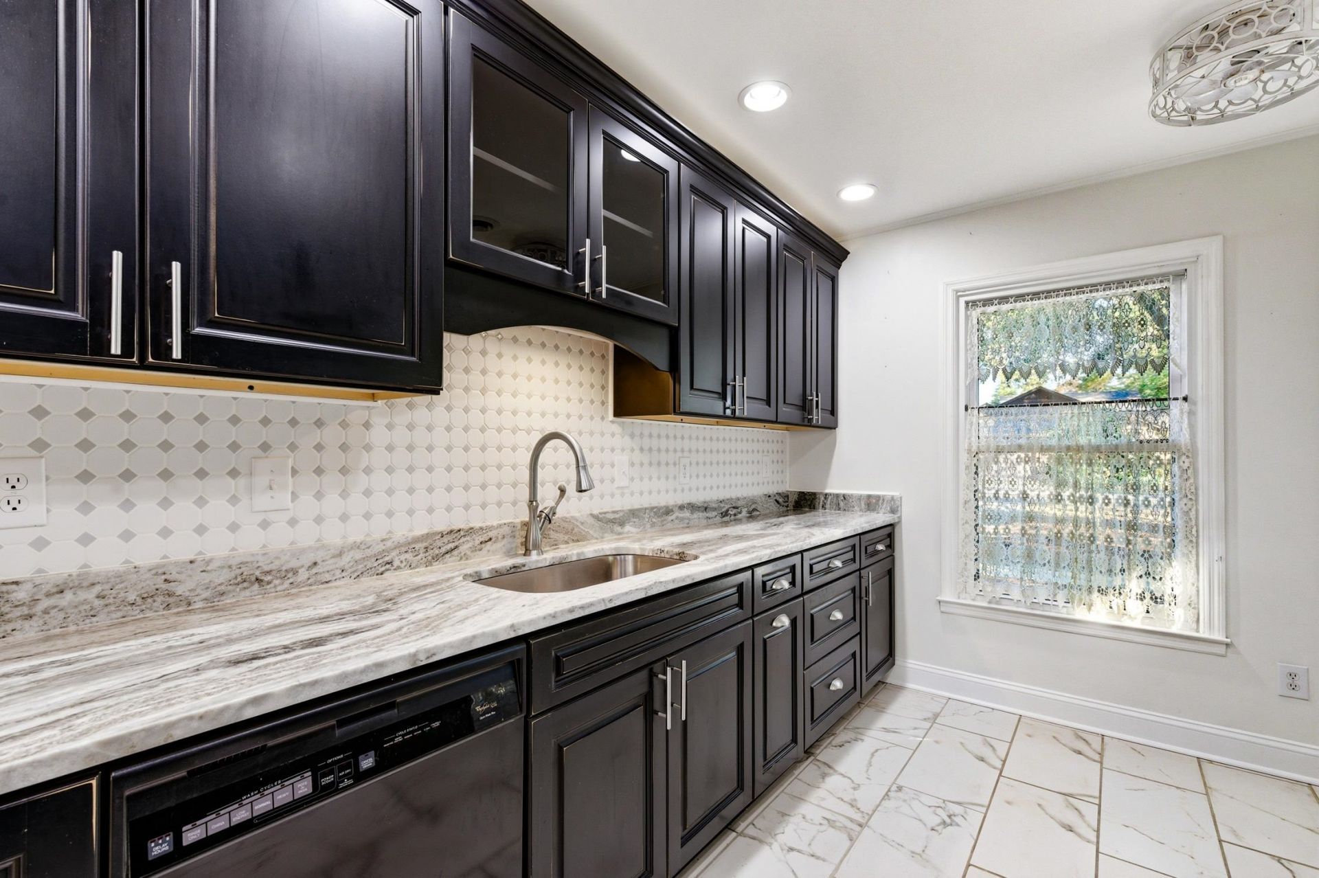 100 Laurelwood Ln. Photo 8