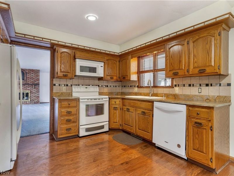 210 Cypress Avenue, Louisville, OH 44641 Photo 12