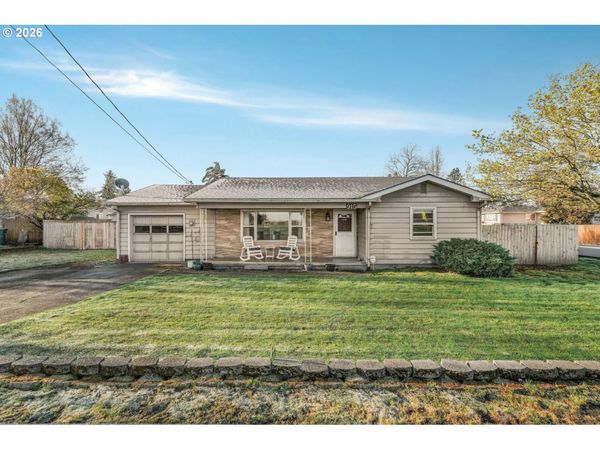 915 E MARQUAM ST, Mt. Angel, OR 97362
