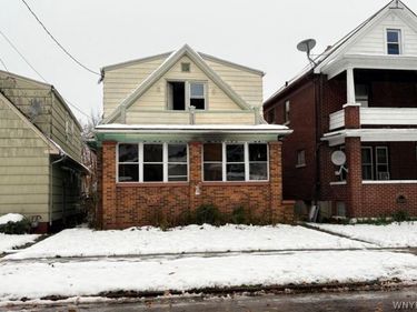 2204 Woodlawn Avenue , Niagara Falls, NY 14301