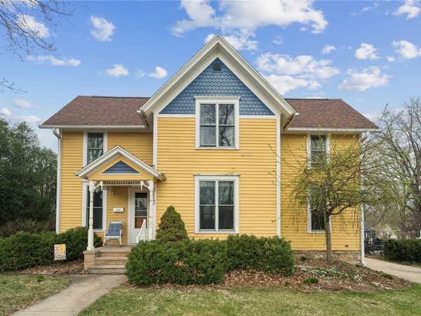 313 3rd Ave NW, Mt Vernon, IA 52314