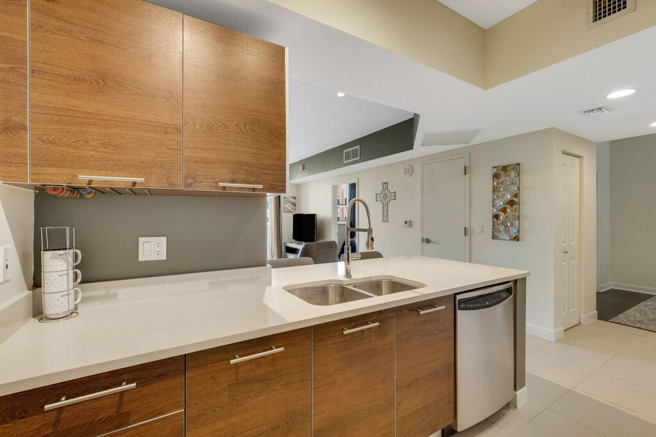 480 Hibiscus Street, Unit 803, West Palm Beach, FL 33401 Photo