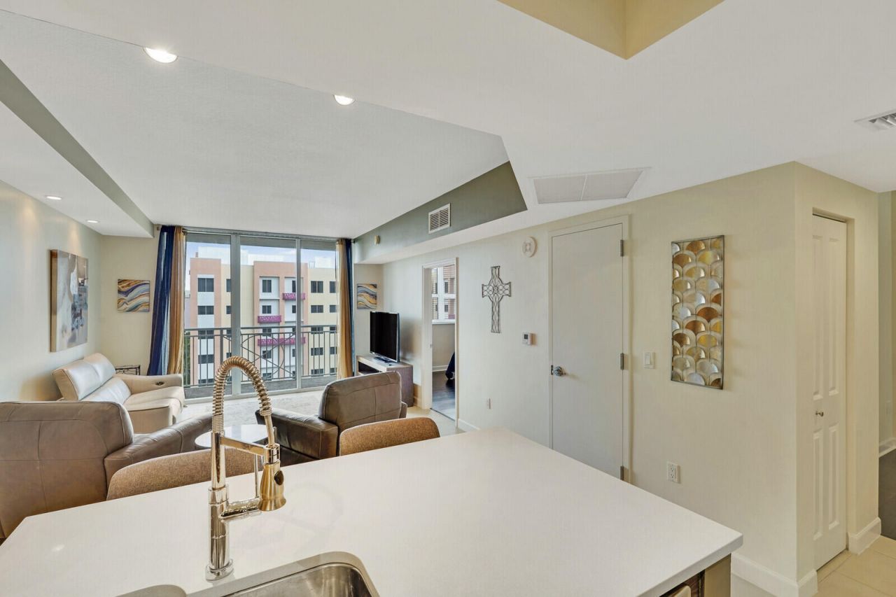 480 Hibiscus Street, Unit 803, West Palm Beach, FL 33401 Photo