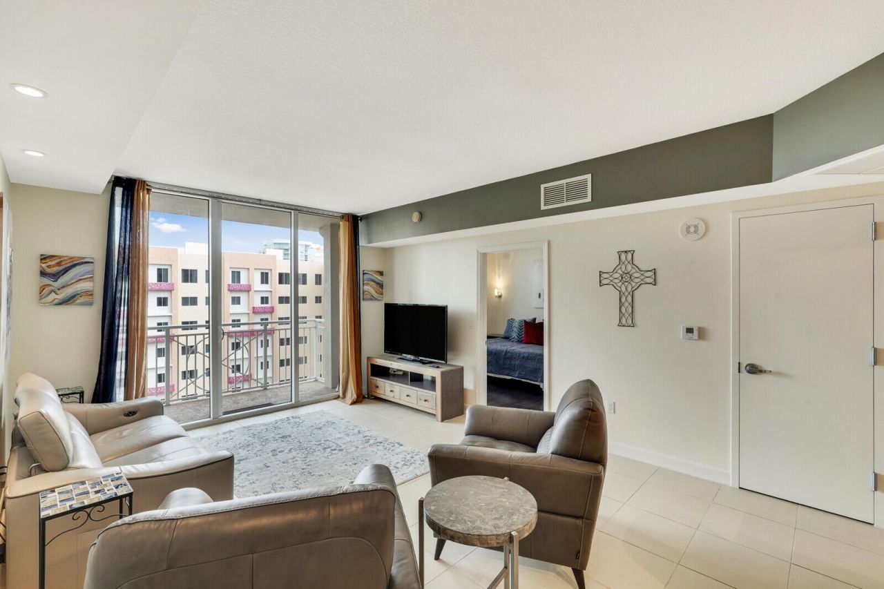 480 Hibiscus Street, Unit 803, West Palm Beach, FL 33401 Photo