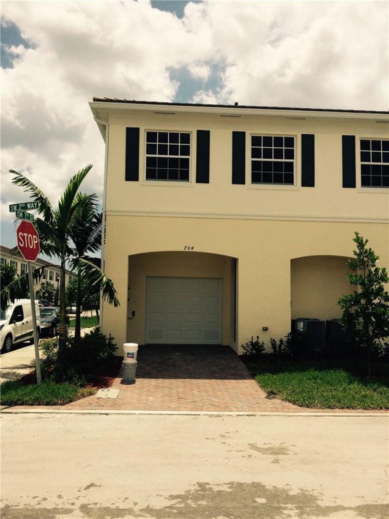704 SW 2nd Way, Pompano Beach, FL 33060 Photo