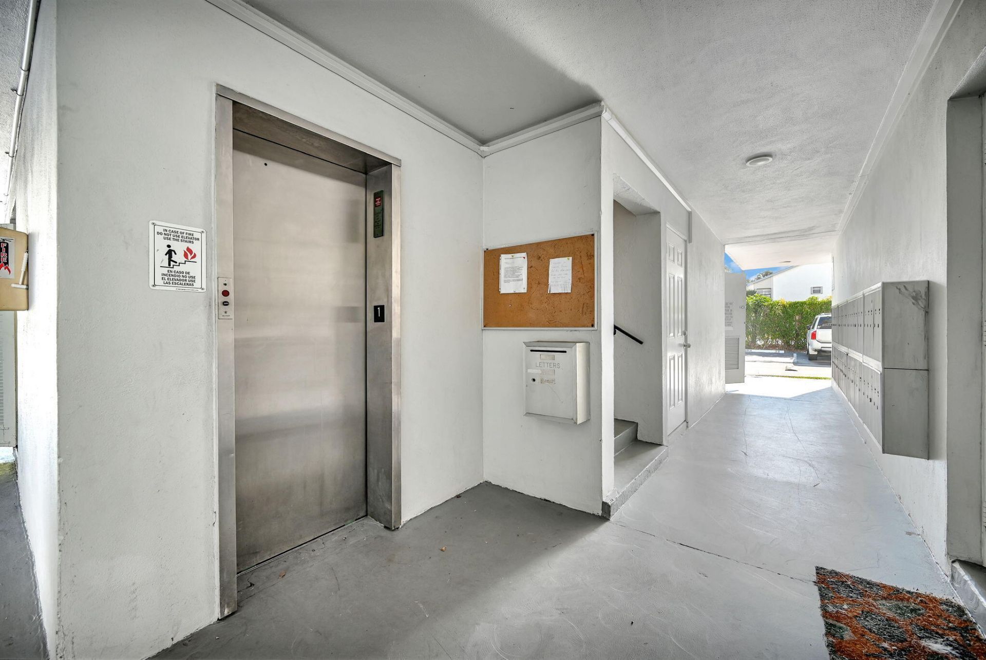 400 SE 10th Street, Unit 303, Deerfield Beach, FL 33441 Photo