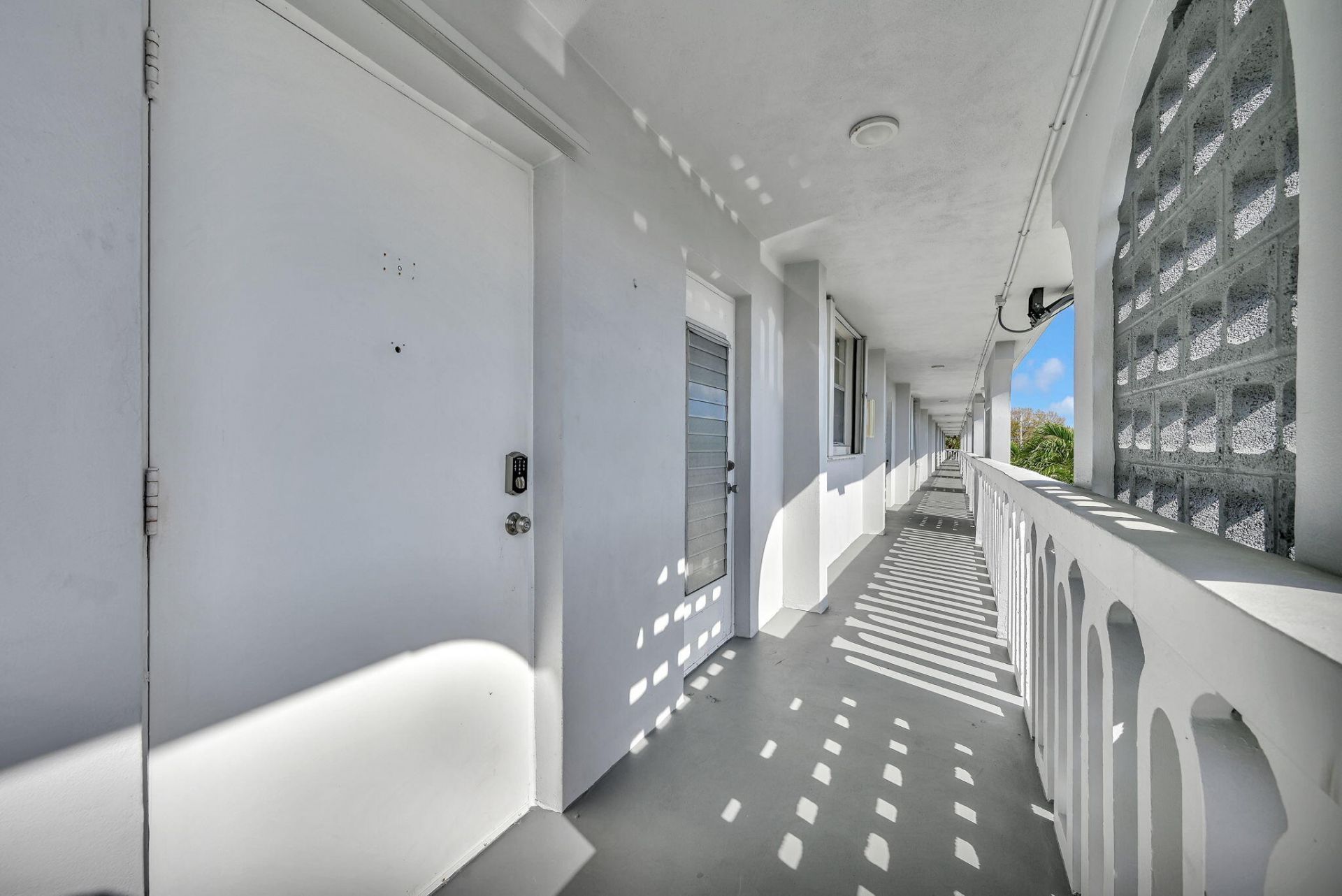 400 SE 10th Street, Unit 303, Deerfield Beach, FL 33441 Photo