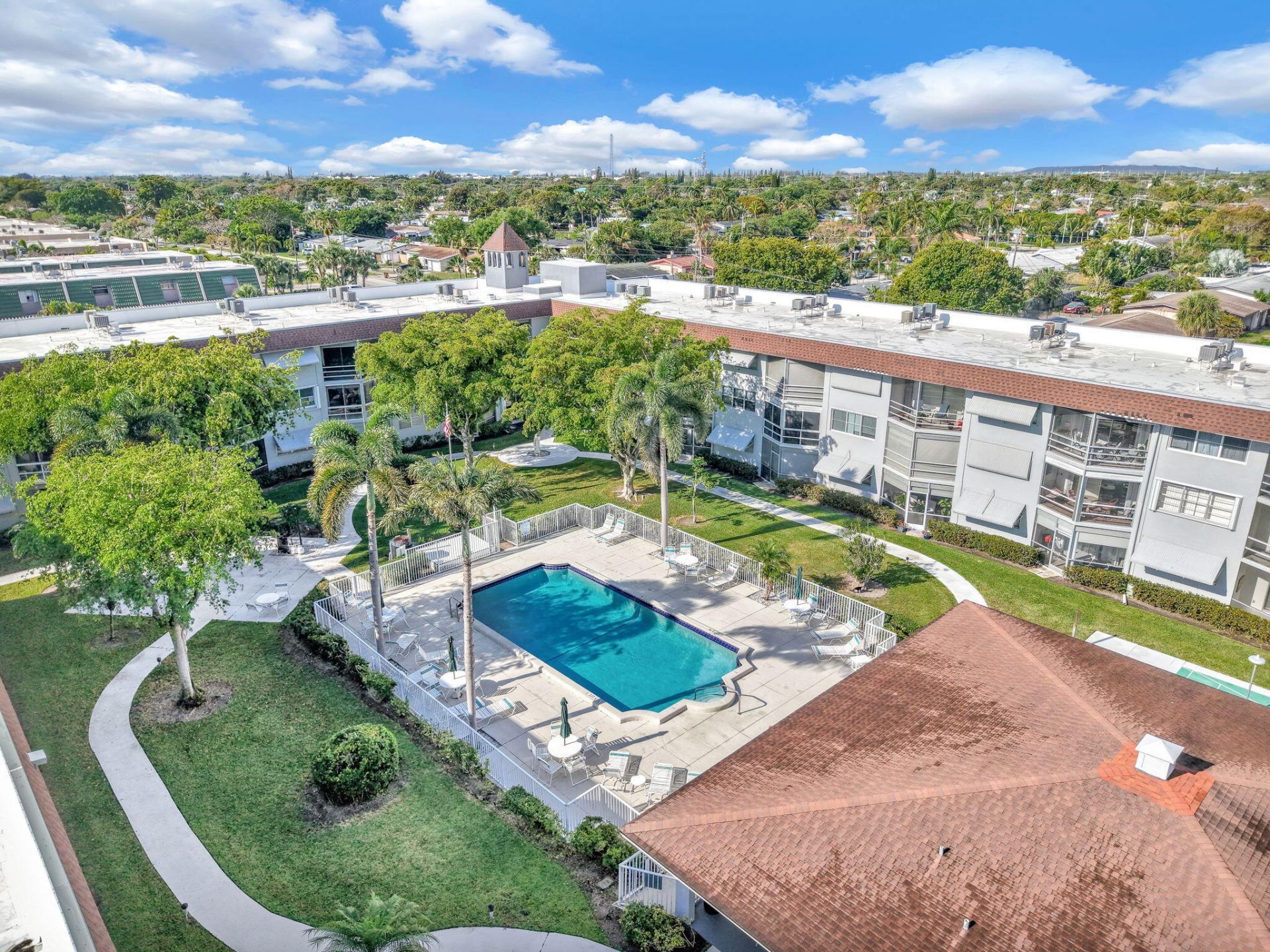 400 SE 10th Street, Unit 303, Deerfield Beach, FL 33441 Photo