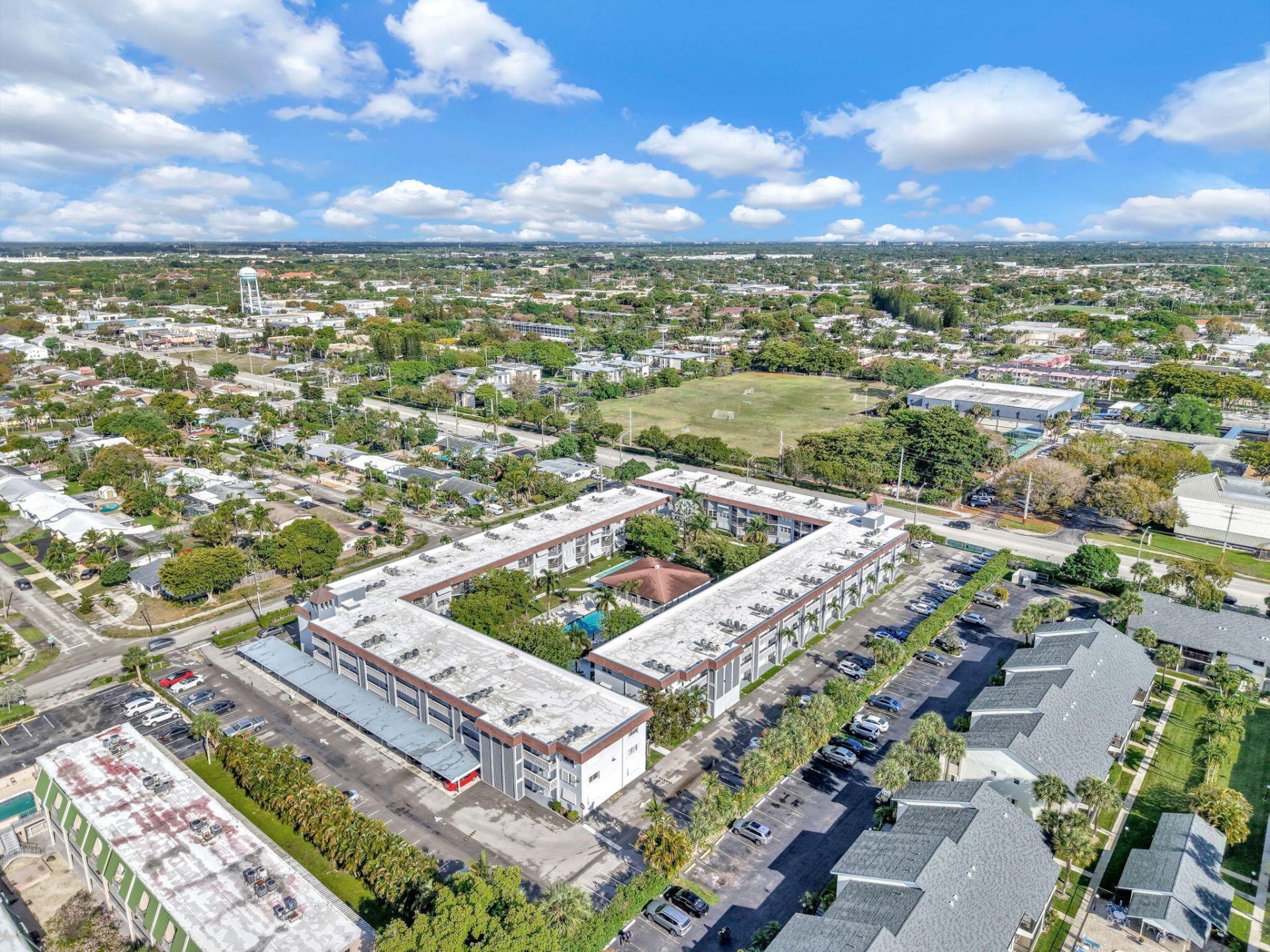 400 SE 10th Street, Unit 303, Deerfield Beach, FL 33441 Photo