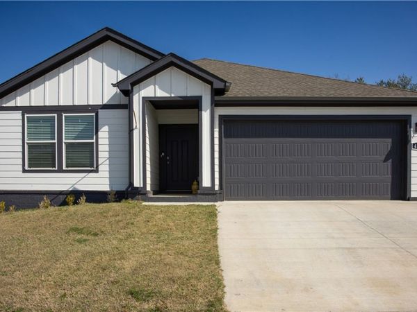 4390 Glacier Street , Fayetteville, AR 72704