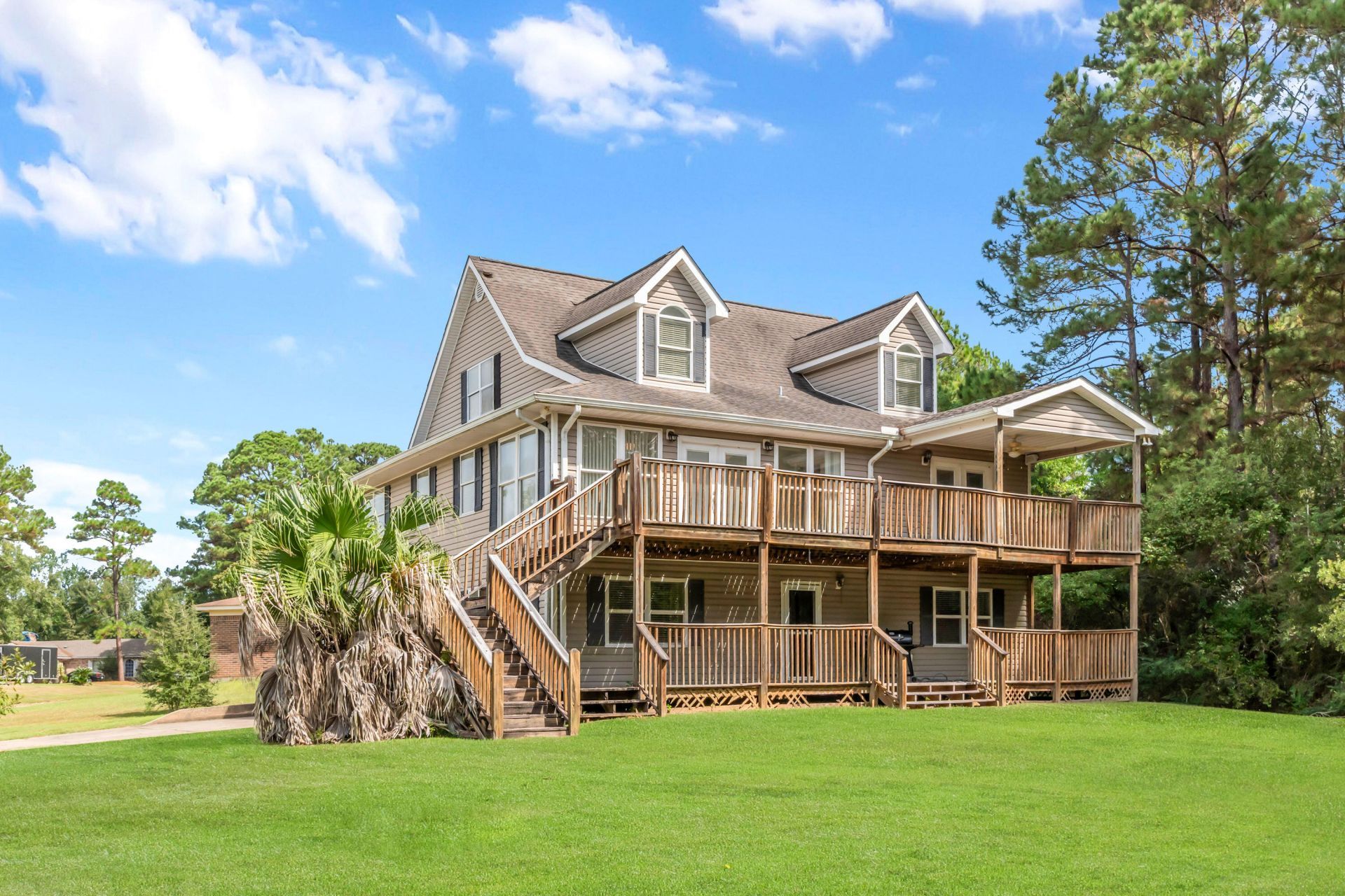 1405 Rue Versailles, Gautier, MS 39553 Main Photo