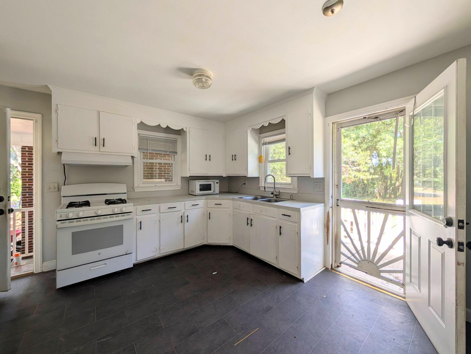 3121 Middle Street Photo 10