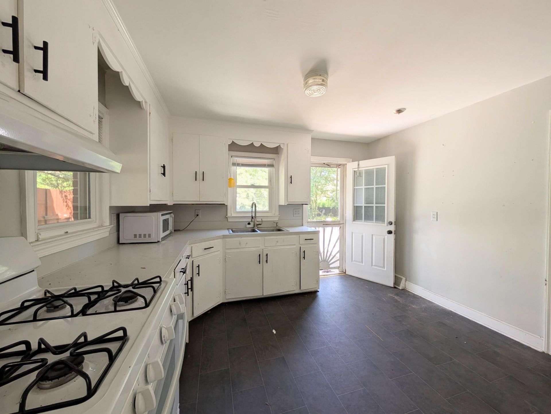 3121 Middle Street Photo 11