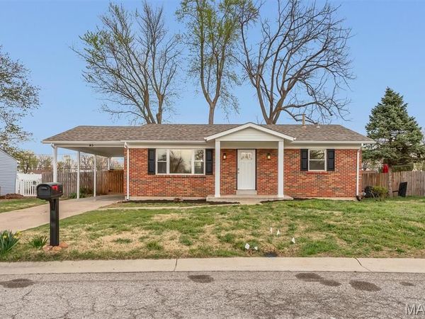 45 Saint Lawrence Drive , St Peters, MO 63376