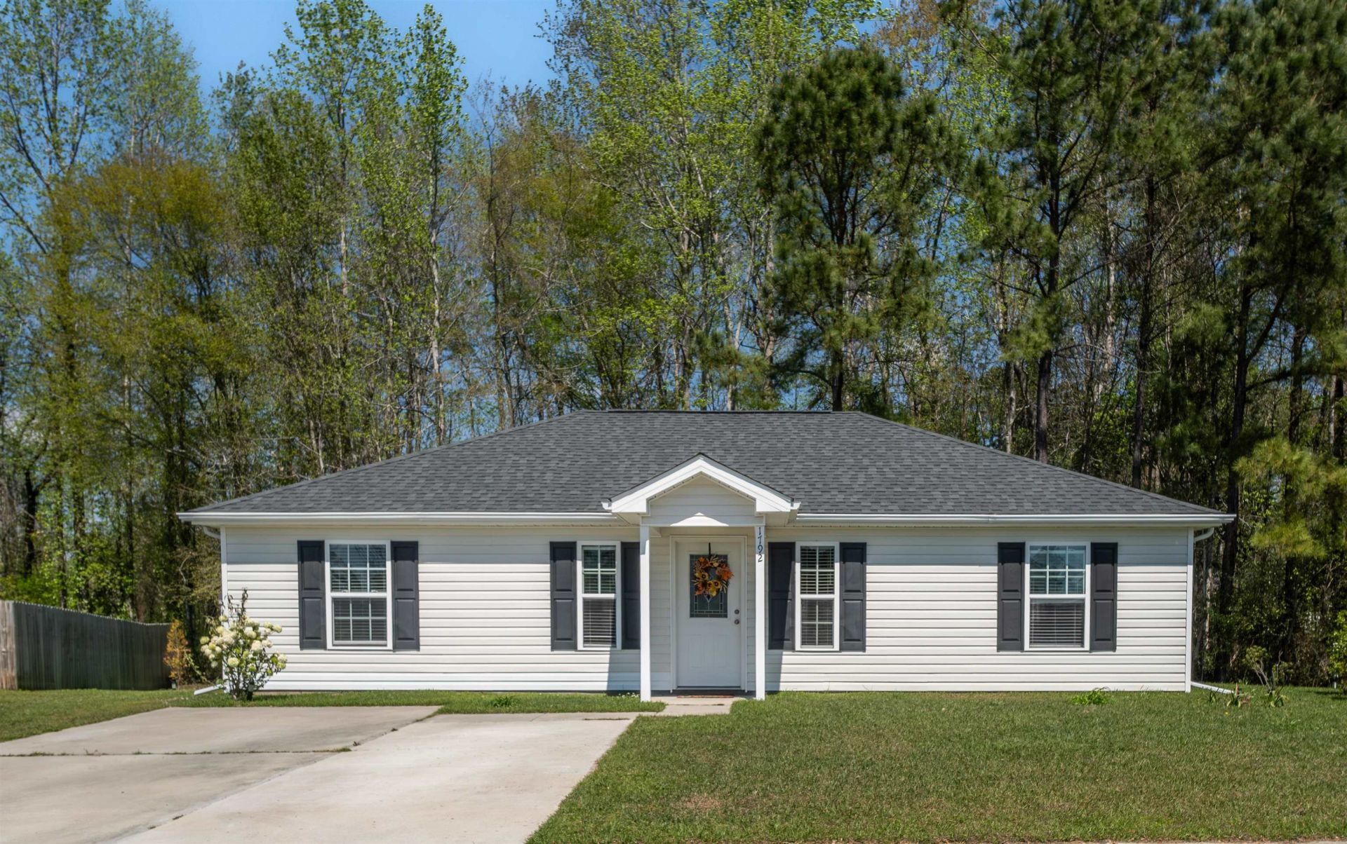 1792 Heirloom Dr. Photo 4