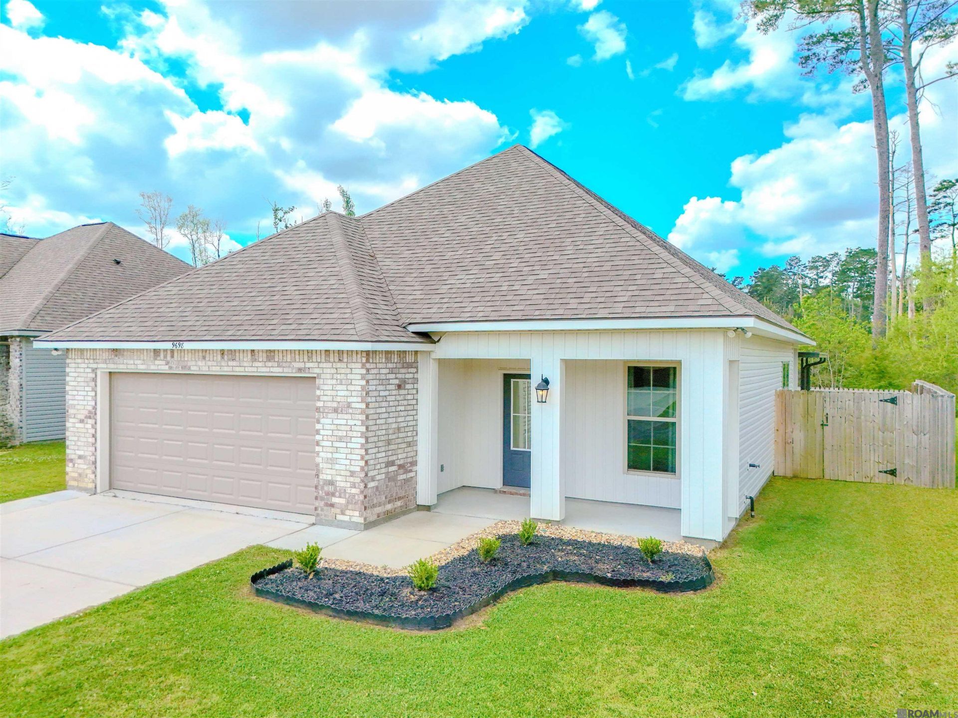 9698 S Grand Marsh Ct, Denham Springs, LA 70726 Main Photo