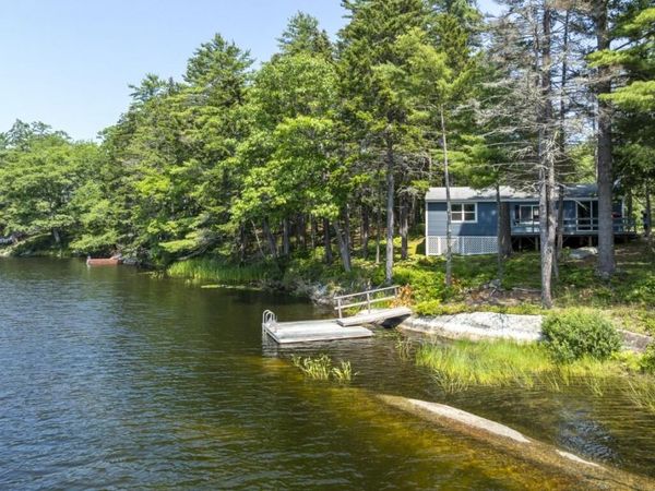 42 Wawenock Trail, Boothbay Harbor, ME 04538