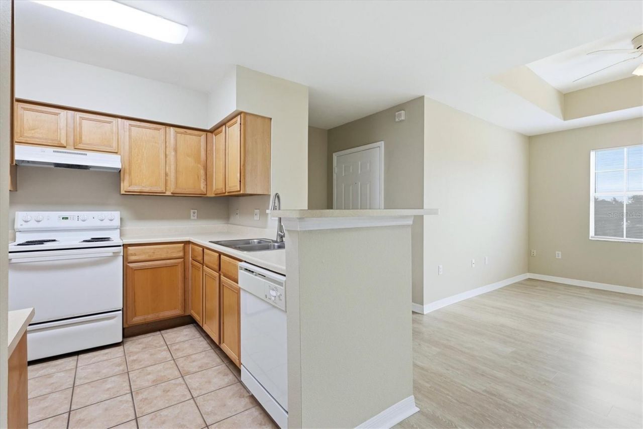 1015 Villagio Circle, Unit 202, Sarasota, FL 34237 Photo