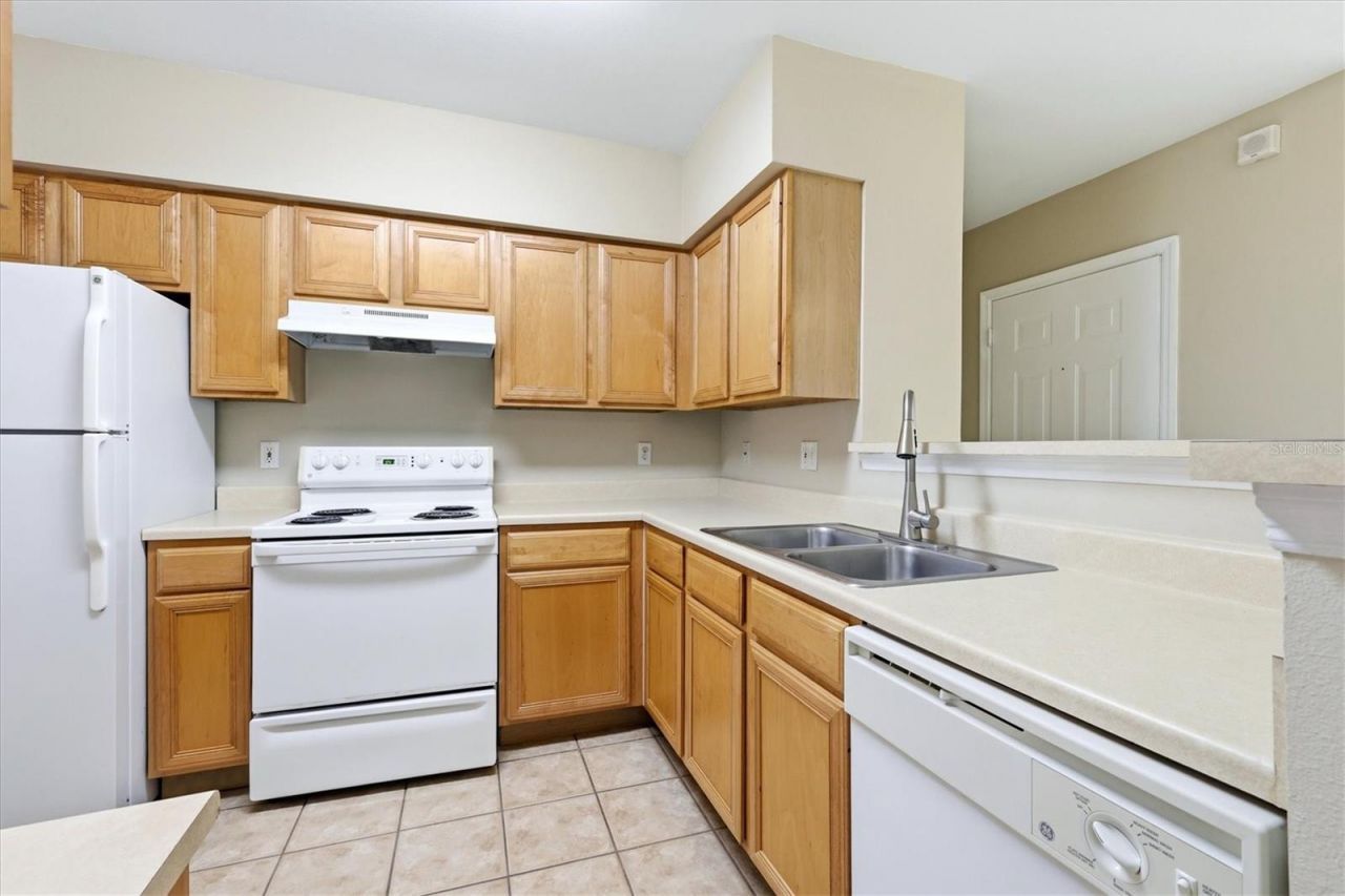 1015 Villagio Circle, Unit 202, Sarasota, FL 34237 Photo