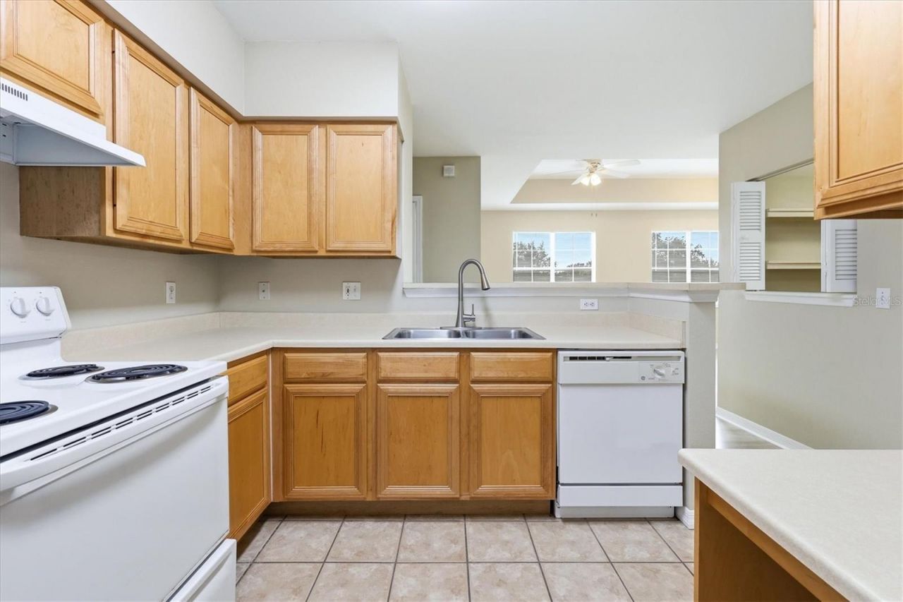 1015 Villagio Circle, Unit 202, Sarasota, FL 34237 Photo