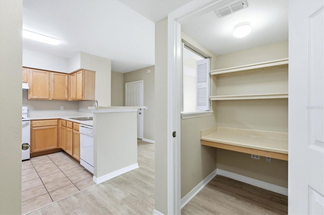 1015 Villagio Circle, Unit 202, Sarasota, FL 34237 Photo