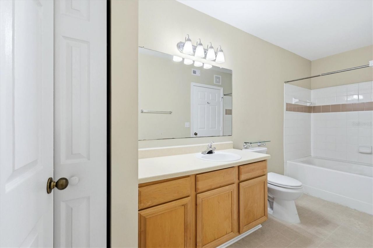 1015 Villagio Circle, Unit 202, Sarasota, FL 34237 Photo