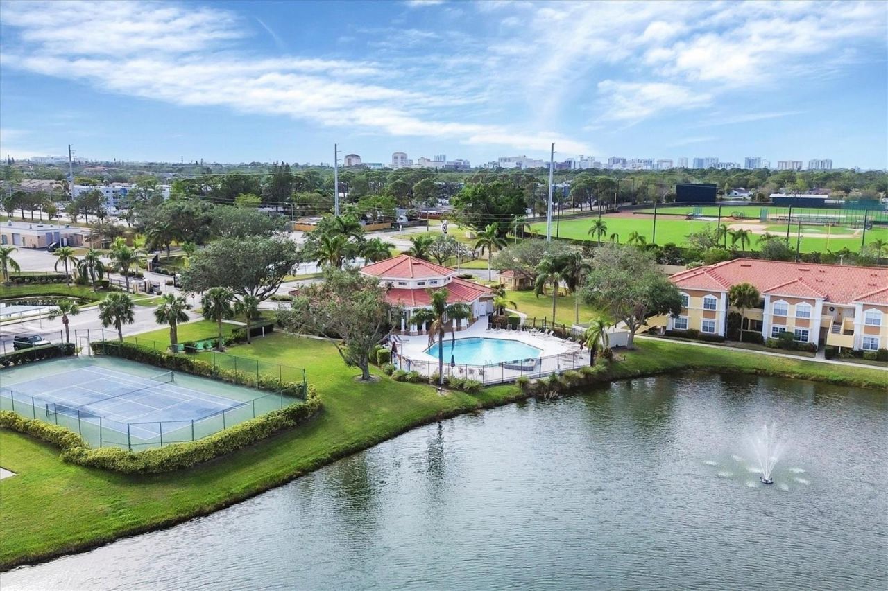 1015 Villagio Circle, Unit 202, Sarasota, FL 34237 Photo