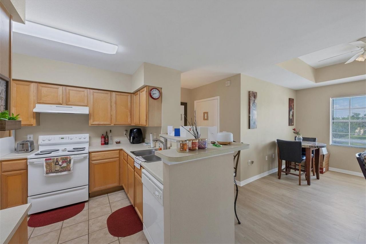 1015 Villagio Circle , Unit 202, Sarasota, FL 34237 Photo