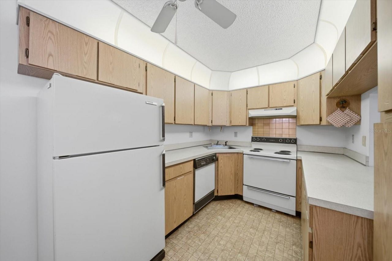 1441 Pine Glen Lane , Unit E2, Tarpon Springs, FL 34688 Photo