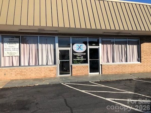 104 Fairway Shopping Center Street , Hudson, NC 28638