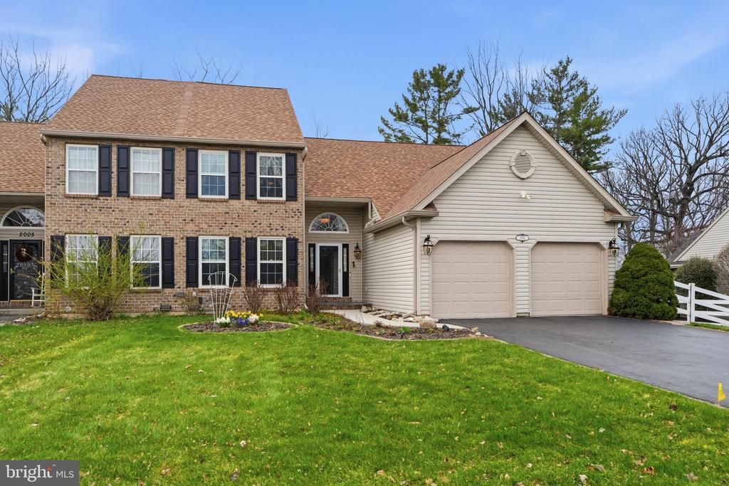 2001 ROLLING MEADOW DRIVE , MACUNGIE, PA 18062
