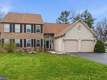 2001 ROLLING MEADOW DRIVE, MACUNGIE, PA 18062