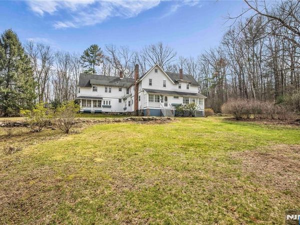 15 Deerhaven Lane, Jefferson Township, NJ 07435