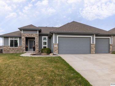 7906 S 194th Street, Gretna, NE 68028