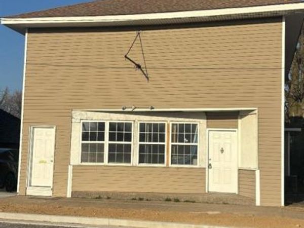 602 Wood River Avenue , Wood River, IL 62095