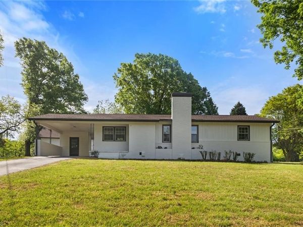 306 Lakeshore Drive , Thomasville, NC 27360