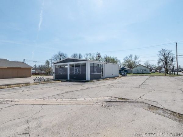 1415 W 8th Street , Coffeyville, OK 67337