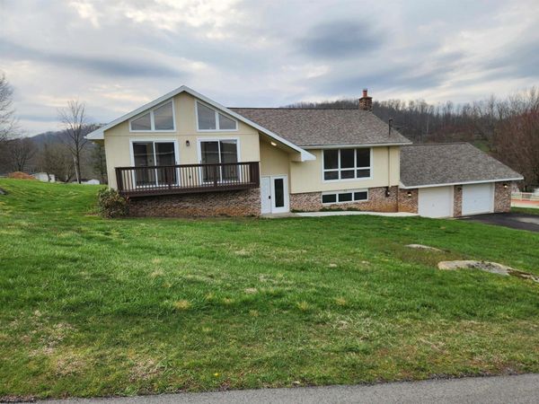 94 Greenhill Lane, Mount Clare, WV 26408