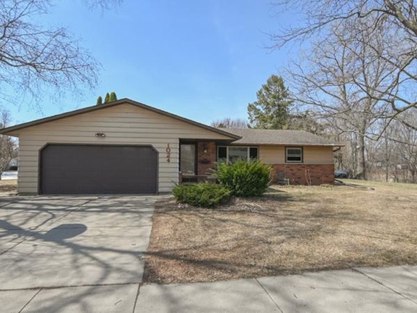 1024 EDGEWOOD DRIVE, Green Bay, WI 54311