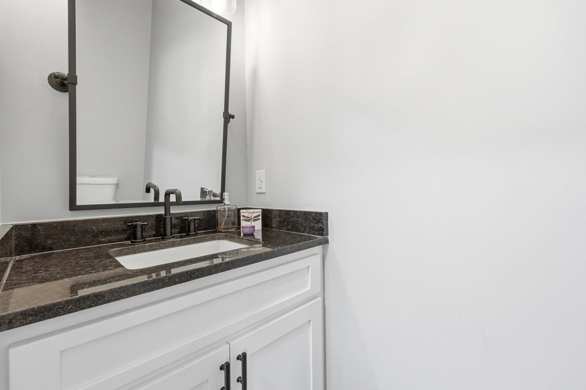 410 Miracle Ct  Photo 23