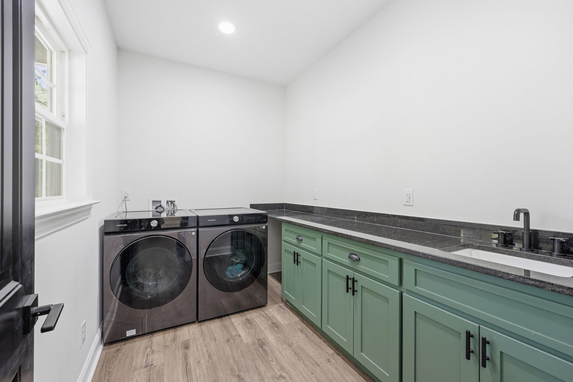 410 Miracle Ct  Photo 24